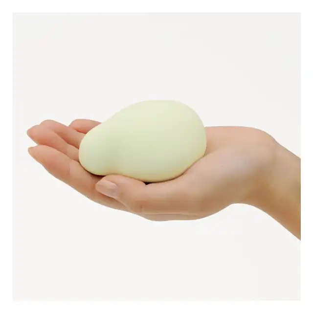 Iroha - Midori Clitorial Vibrator Green. Nowoczesny, delikatny, elegancki zielony wibrator. Przyjemność, która mieści się w dłoni! Ładowany w stacji dokującej. Cudowny prezent dla niej. 