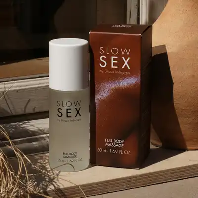 Slow Sex - Full Body Massage 50 ml. Niezwykły silikonowy olejek o jedwabistej konsystencji i kokosowym zapachu. 