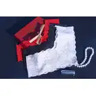 Chilirose - Creamwhite Pearlstring with minivibrator M. Koronkowe kremowe stringi z prawdziwymi perłami. Mini wibrator w komplecie! 