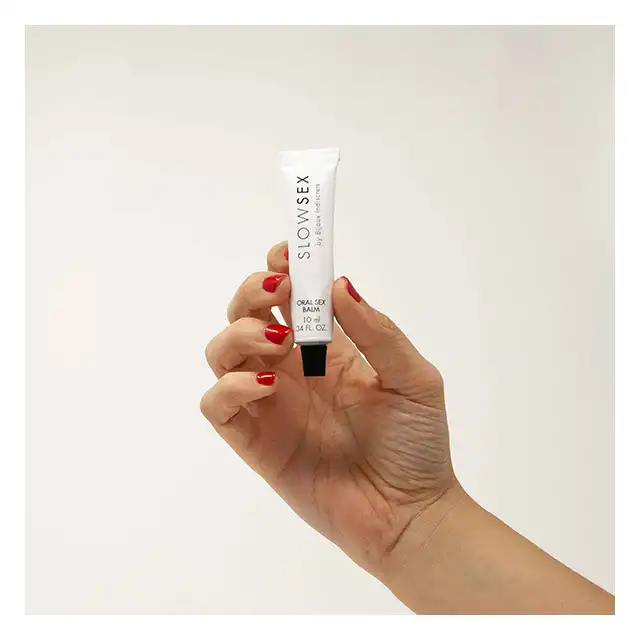 Slow Sex - Oral Sex Balm 10 ml. Przyjemny kokosowy balsam, idealny do zabaw oralnych. Luksusowa kolekcja Bijoux Indiscrets. 