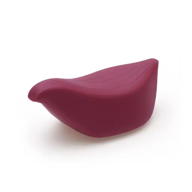 Iroha - Tori Clitorial Vibrator Dark Red. Ciemnoczerwony designerski, silny wibrator, który zmieści się w Twojej ręce.  