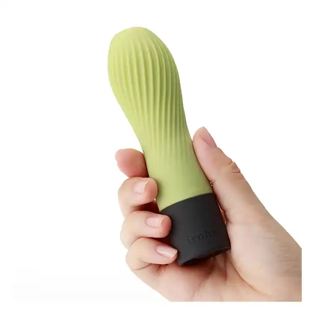 Iroha - Zen Vibrator Matcha. Designerski zielony wibrator z miękkiego jak pianka silikonu Soft-Touch! Ekskluzywna kolekcja. 
