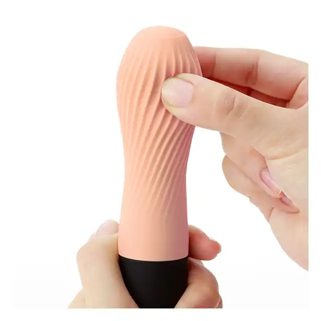 Iroha - Zen Vibrator Hanacha. Designerski różowy wibrator z miękkiego jak pianka silikonu Soft-Touch! Ekskluzywna kolekcja. 