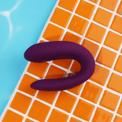 Satisfyer - Partner Vibrator. Ultra nowoczesny fioletowy wibrator dla par. Sterowany aplikacją. Nowość! 