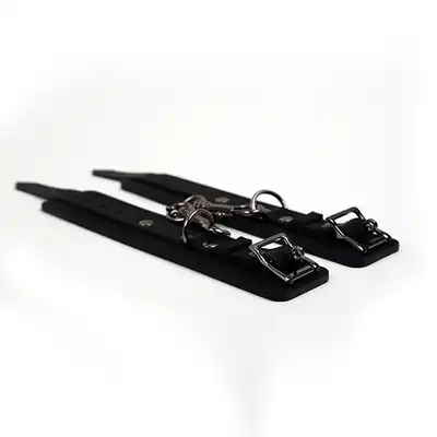Pornhub - Silicone Handcuffs. Silikonowe, super wytrzymałe kajdanki. Łatwa regulacja, hipoalergiczne, nie pozostawiają zadrapań. Mega Sale!