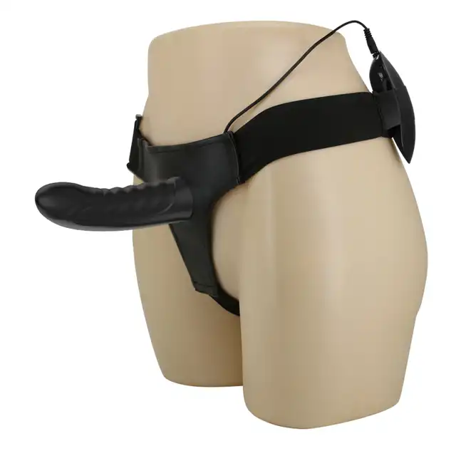 Pretty Love - Marvin. Czarny wibrujący strap-on. Sterowanie pilotem. 