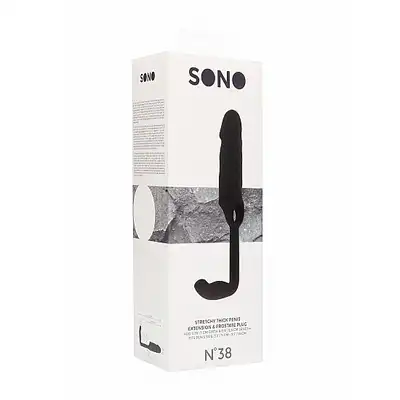 Sono - Stretchy Penis Extension and Plug No.34. Niezwykła czarna nakładka na penisa połączona z plugiem analnym. 