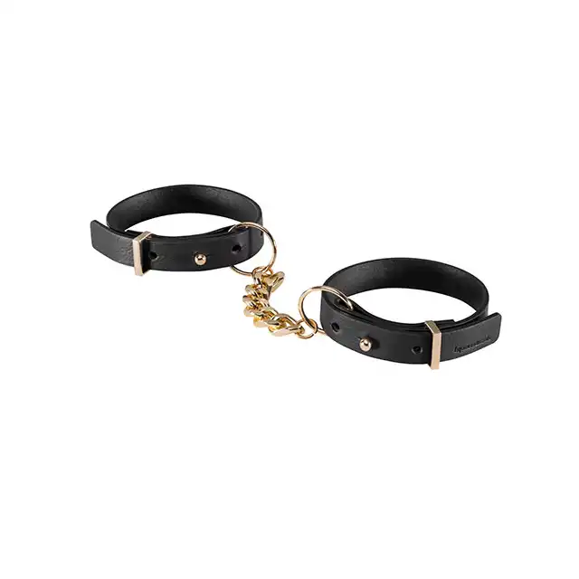 Bijoux Indiscrets - Maze  Black Handcuffs. Mega ekskluzywne czarne kajdanki ze złotym łańcuchem. 