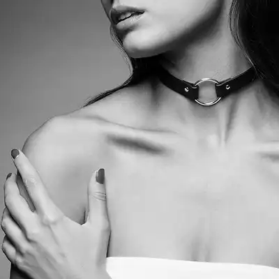 Bijoux Indiscrets - Maze Black Single Choker. Zmysłowa, elegancka obroża. Erotyczna biżuteria dodająca pikanterii. 
