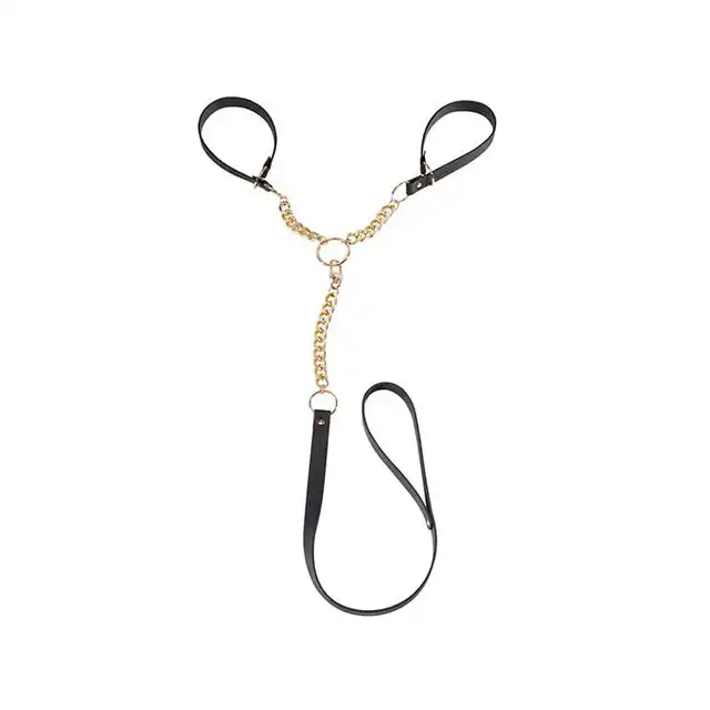 Bijoux Indiscrets - Maze  Black Handcuffs With Leash. Ultra eleganckie czarne kajdanki ze smyczą. Designerski, złoty łańcuch. Mega sale!