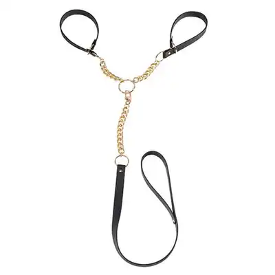 Bijoux Indiscrets - Maze  Black Handcuffs With Leash. Ultra eleganckie czarne kajdanki ze smyczą. Designerski, złoty łańcuch. Mega sale!