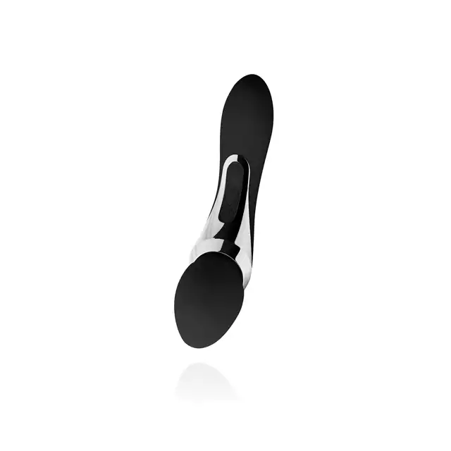Sway Vibes - Wand Vibrator Black. Magiczna różdżka z ultra miękkiego, aksamitnego silikonu. Elegancki wzór. 