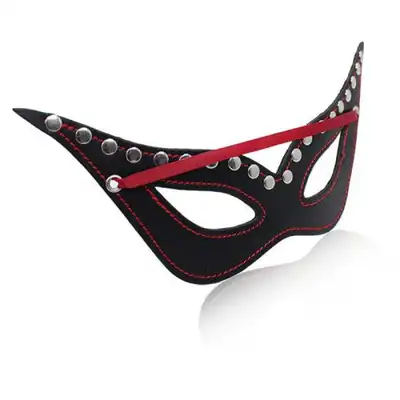 Toyz 4 Lovers -Secret Black&amp;Red Mask. Czarno-czerwona maska z regulacją. Piękne czerwone przeszycia dla ozdoby. 