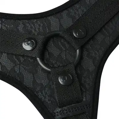 Sportsheets - Sincerely Strap On. Niesamowity, luksusowy koronkowy strap on. Solidny i wytrzymały. 