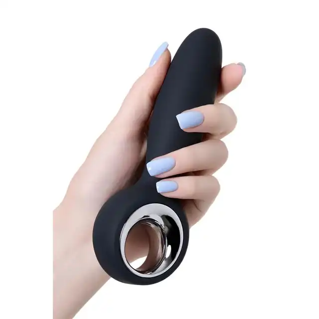 Pleasure - Black Night Edition Sagitta. Wibrujący plug z super wygodnym uchwytem. Aksamitnie głaski silikon. 