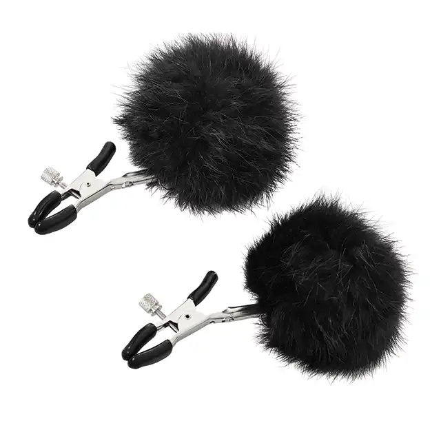 Sportsheets - Sincerely Fur Nipple Clips. Klamerki na sutki z czarnym futerkiem, nowość!