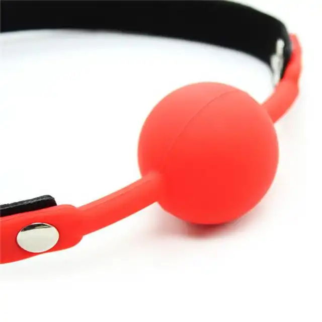 Toyz 4 Lovers - Ball Gag. Regulowany knebel zapinany na kłódkę. Czarno czerwony kolor. Mega sale!