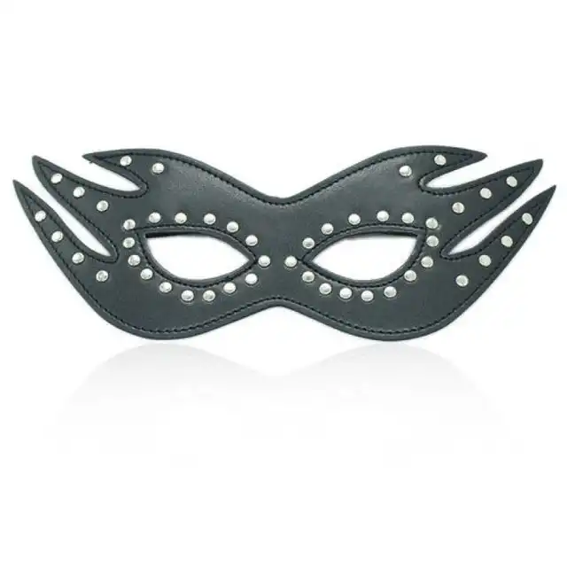 Toyz 4 Lovers - Face Mask. Czarna maska podkreślająca kształt twarzy i oczy. Ćwieki dodają drapieżności miękkiej i wygodnej skórze.