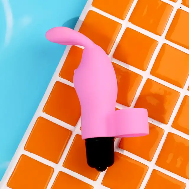 FeelzToys - Finger Vibrator Ring Pink. Słodki wibrujący króliczek na palec.  Najwyższej jakości zabawka w uroczym opakowaniu - torebce!