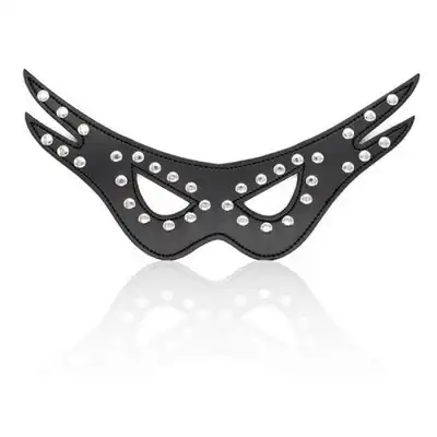 Toyz 4 Lovers - Two Line Face Mask. Czarna maskaz ćwiekami. Wygodny materiał, dopasowuje się do twarzy. 