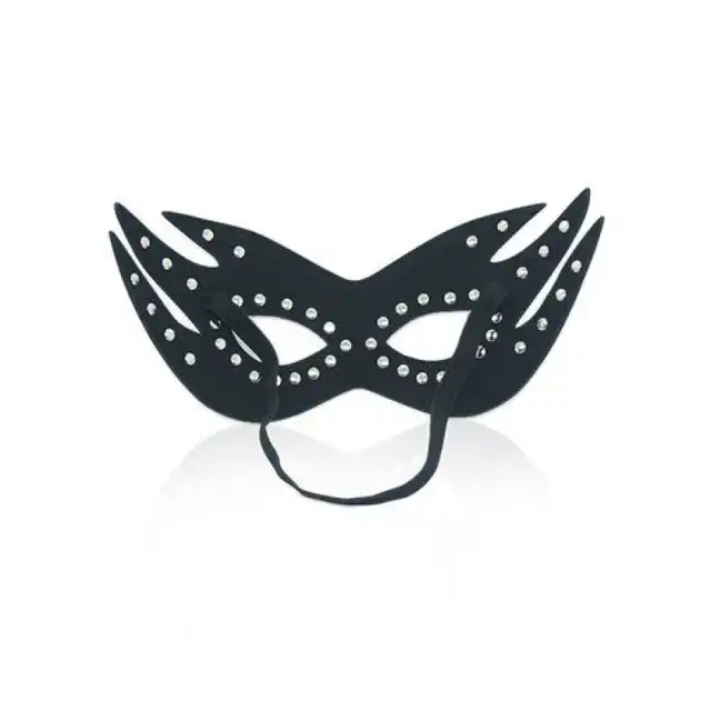 Toyz 4 Lovers - Face Mask. Czarna maska podkreślająca kształt twarzy i oczy. Ćwieki dodają drapieżności miękkiej i wygodnej skórze.