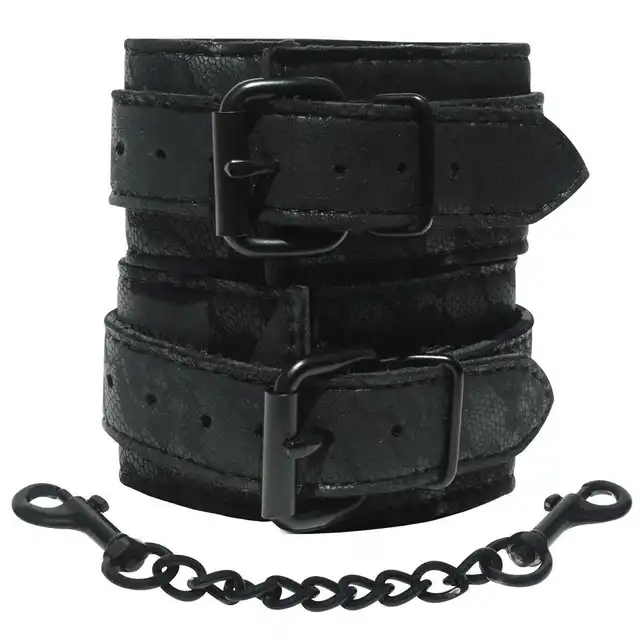 Sportsheets - Lace Cuffs. Solidne wytrzymałe kajdanki, wyścielone miękkim materiałem od środka. Koronkowy wzór.