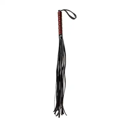 Guilty Pleasure - Vinyl String Flogger. Czarny pejcz ze skóropodobnymi paskami. Solidny, przyjemny w dotyku. 62 cm!