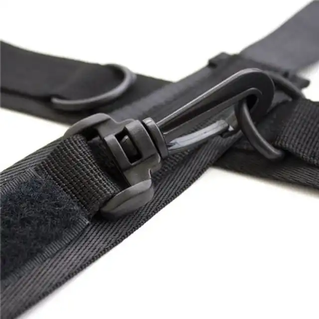 Toyz 4 Lovers - Cuffs with Collar. Regulowana miękka obroża, którą można spiąć z kajdankami w zestawie!