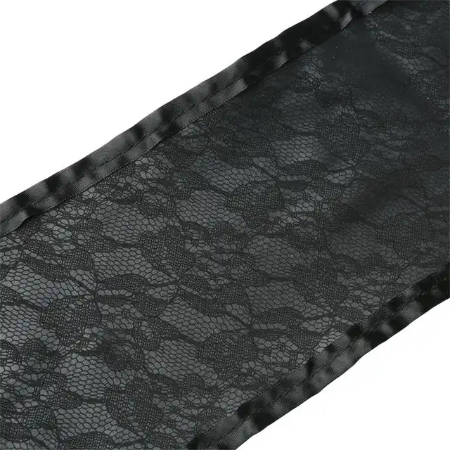 Sportsheets - Lace Tied Bit Gag. Wiązany gag z wegańskiego materiału pokrytego koronką. Delikatne i przyjemne wyciszenie.