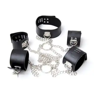 Toyz 4 Lovers - Chain Hogtie. Czarna metalowa uprząż do krępowania na krzyż. 