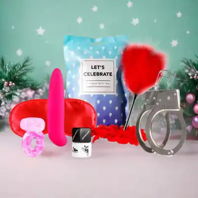 LoveBoxxx - Let's Celebrate. Idealny zestaw na prezent. Wibrator, kajdanki, piórko, ring i wiele innych! 