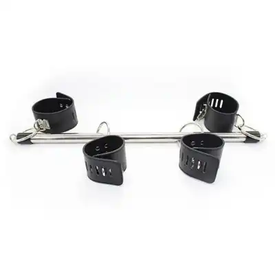 Toyz 4 Lovers - Hogtie Tube Restraint. Uprząż metalowa z kajdankami ze skóry ekologicznej. 