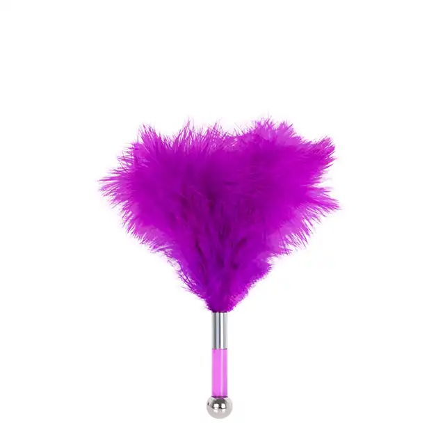 Guilty Pleasure - Purple Tickler. Gęste fioletowe piórko do głaskania i drażnienia partnera. 