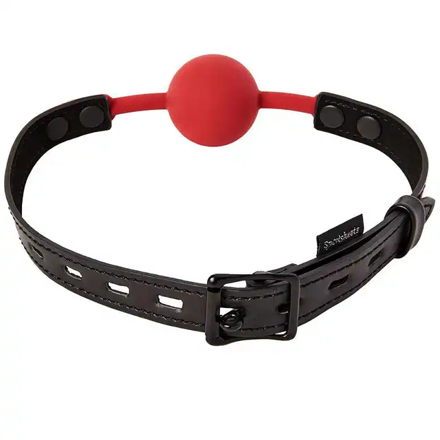 Sportsheets - Breathable Ball Gag. Czerwony, bezpieczny i uniwersalny knebel. Wegańska skóra!