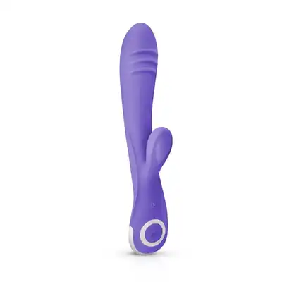 Good Vibes Only - Fane Rabbit Vibrator. Specjalne zakrzywienie wspomagające satysfakcjonującą stymulację!