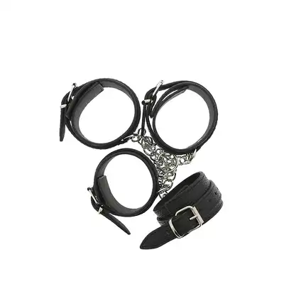 Blaze - Hog Tie Cuff Set. Zestaw kajdanek do nadgarstków i nóg łączonych metalowym łańcuchem. 