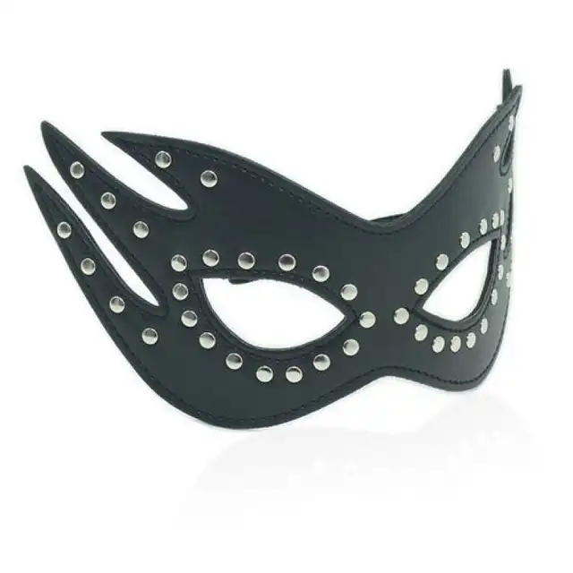 Toyz 4 Lovers - Face Mask. Czarna maska podkreślająca kształt twarzy i oczy. Ćwieki dodają drapieżności miękkiej i wygodnej skórze.