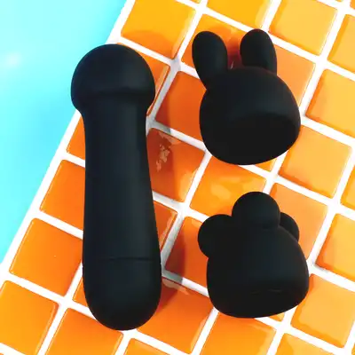 FeelzToys - Mister Bunny Massage Vibrator with 2 Caps. Black. Silikonowy króliczek, 10 programów, 2 nakładki. Absolutnie wspaniały!