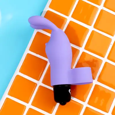 FeelzToys - Finger Vibrator Ring Purple. Słodki wibrujący króliczek na palec.  Najwyższej jakości zabawka w uroczym opakowaniu - torebce!