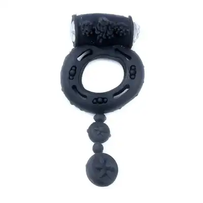Boss Series - Vibro Cockring Black. Wibrujący żelowy pierścień erekcyjny, dodatkowa stymulacja łechtaczki i ozdobny żelowy koralik. Wydłużona, mocniejsza erekcja. 