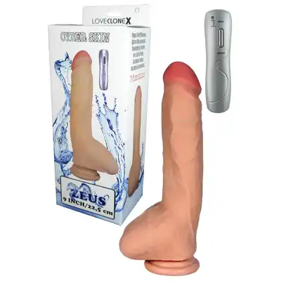 LoveClonex - Zeus 9". Wibrujące dildo - najwyższej jakości cyberskóra, ultra giętki i przyjemny w dotyku. 25 cm długości, 4,4 cm grubości.