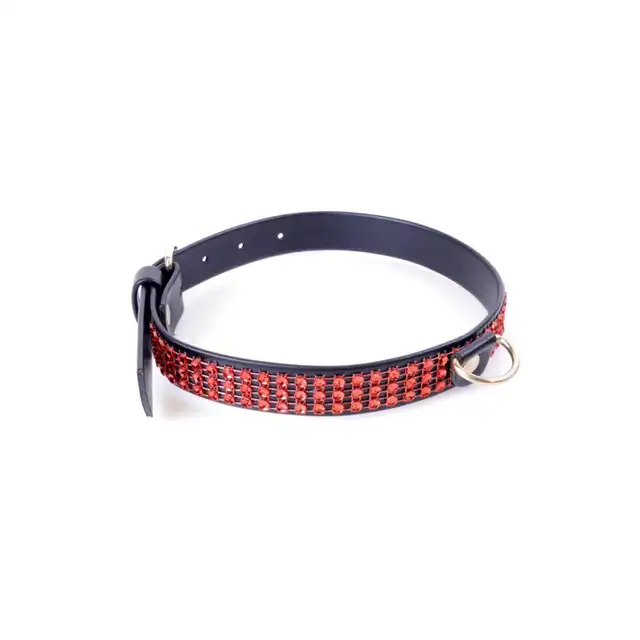 Fetish Boss Series - Collar Red Crystal 2 cm. Obroża wypełniona kryształkami. Prosta regulacja, wygodna szerokość.