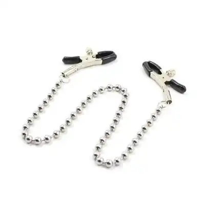 Toyz 4 Lovers - Nipple Clamps. Regulowane klamerki na sutki połączone delikatnym łańcuszkiem.