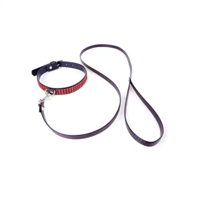 Fetish Boss Series - Leash Red Line. Smycz czarna z czerwoną nicią. Kompatybilna z wszystkimi obrożami. 115 cm.