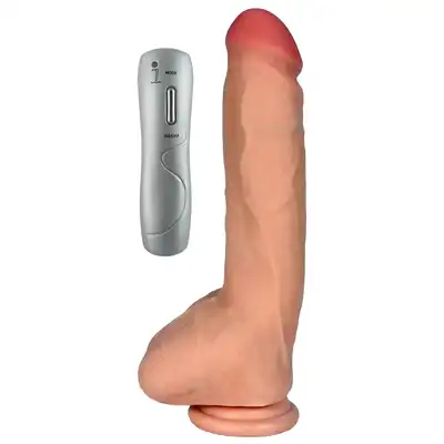 LoveClonex - Zeus 9". Wibrujące dildo - najwyższej jakości cyberskóra, ultra giętki i przyjemny w dotyku. 25 cm długości, 4,4 cm grubości.