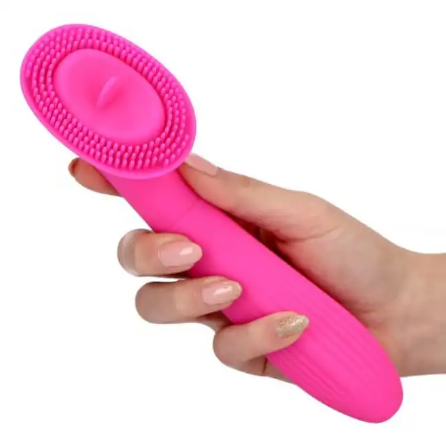 Femme Toys - Pink Shadow. Przyjemny, wygodny i dyskretny wibrator łechtaczki.