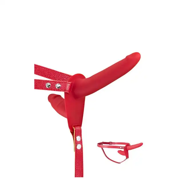 Fetish Tentation - Strap On with Double Dildo. Strap-on z podwójnym czerwonym dildem. Stymulacja partnerów na raz! 