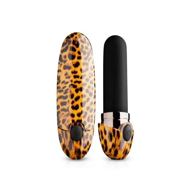 Panthra - Asha Lipstick Vibrator. Mni wibrator w kształcie szminki. Panterkowy wzór i elegancka torebka w komplecie. 