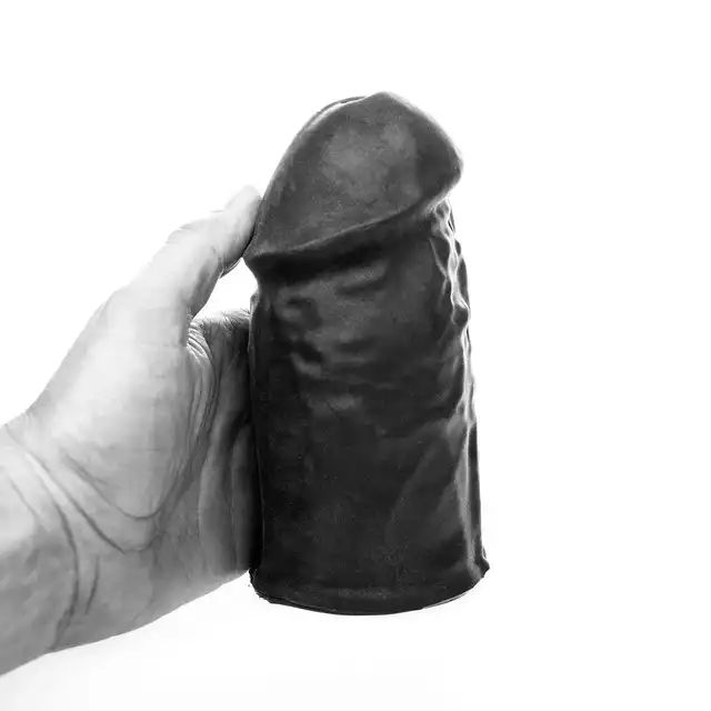 All Black - E-Boy Masturbator.  Super wygodny męski masturbator w ksztaałcie penisa. Mocna i przyjemna stymulacja penisa. 