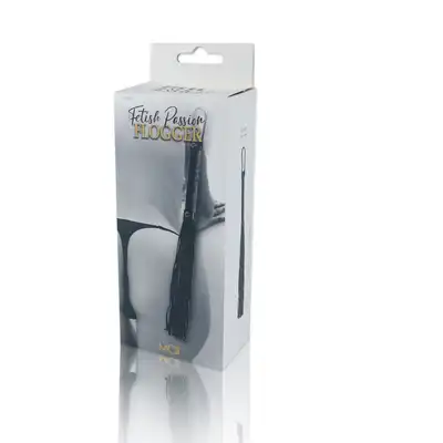 Mai - Fetish Passion Flogger Black. Nieduży elegancki czarny bacik.